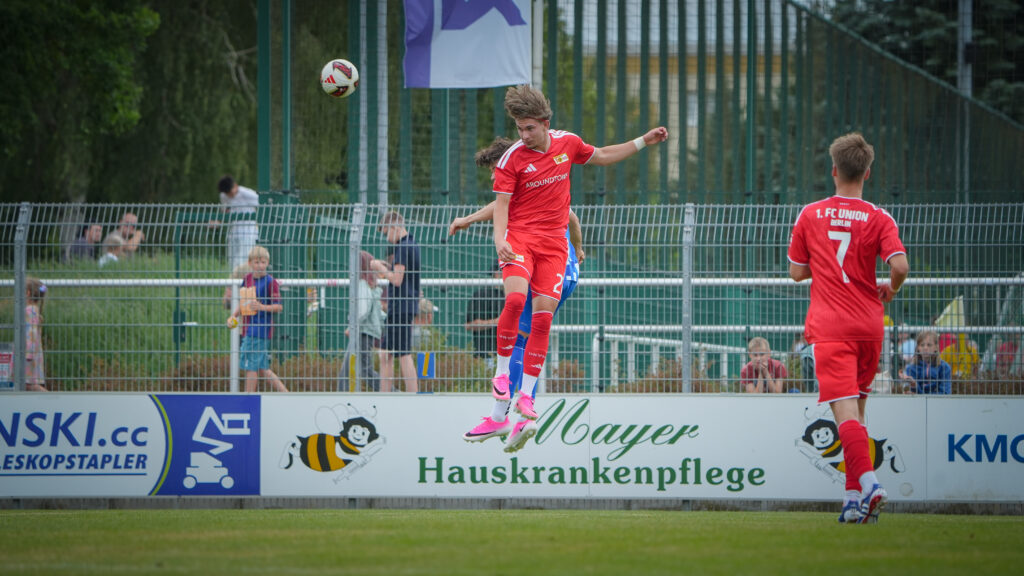 Regionalliga-Mannschaft gewinnt den 4. Luckenwalder Turmpokal 34 Regionalliga-Mannschaft gewinnt den 4. Luckenwalder Turmpokal 34