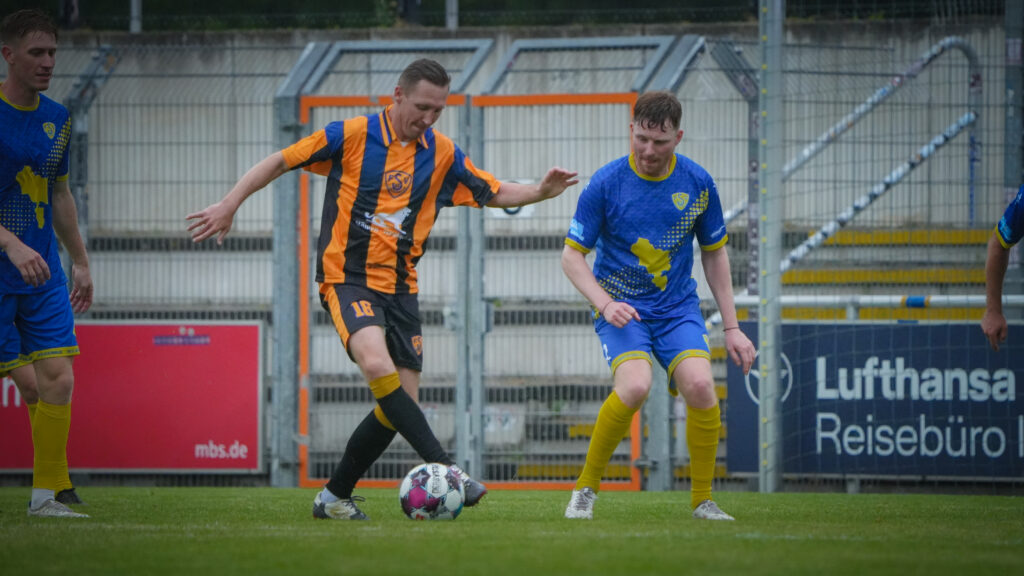 Viele Tore und schöner Fußball beim Legendenspiel 65