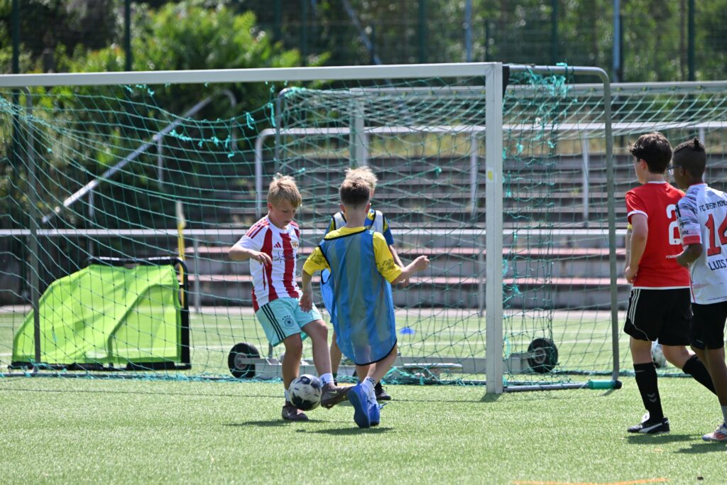 Erfolgreiche vierte Auflage des FSV-Feriencamps ausgebucht 28 Erfolgreiche vierte Auflage des FSV-Feriencamps ausgebucht 28