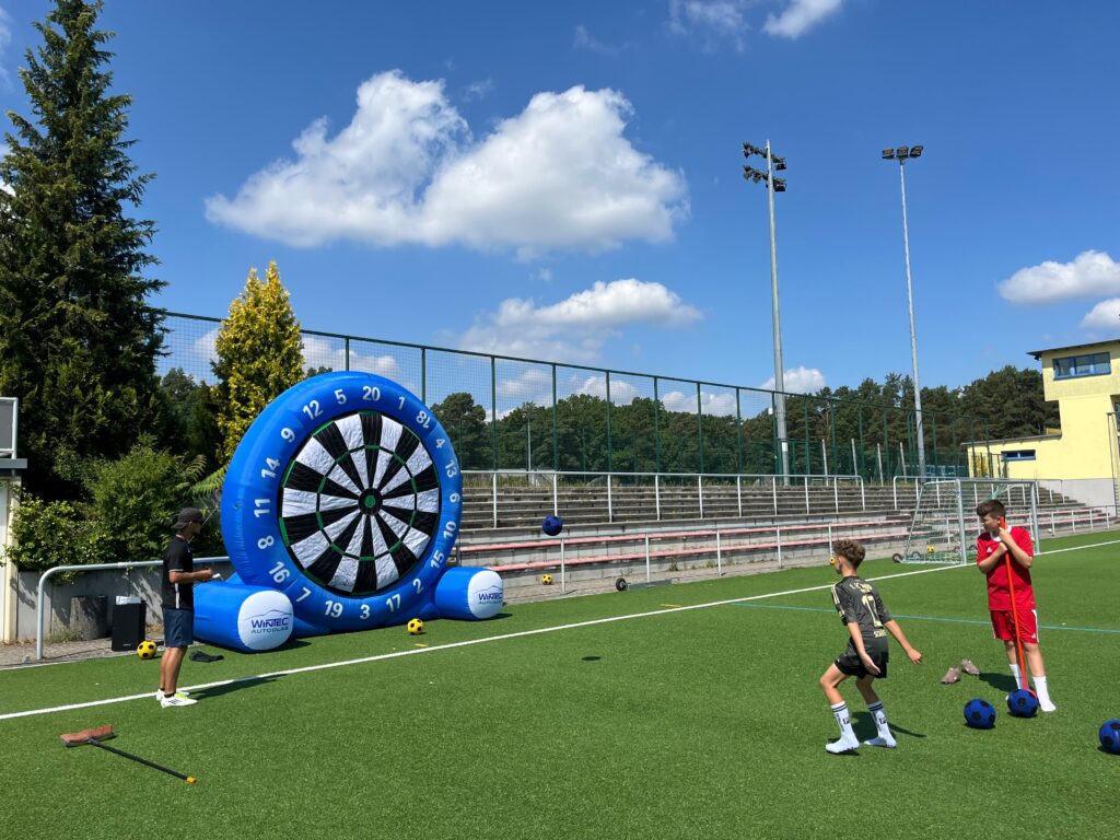 Erfolgreiche vierte Auflage des FSV-Feriencamps ausgebucht 38 Erfolgreiche vierte Auflage des FSV-Feriencamps ausgebucht 38