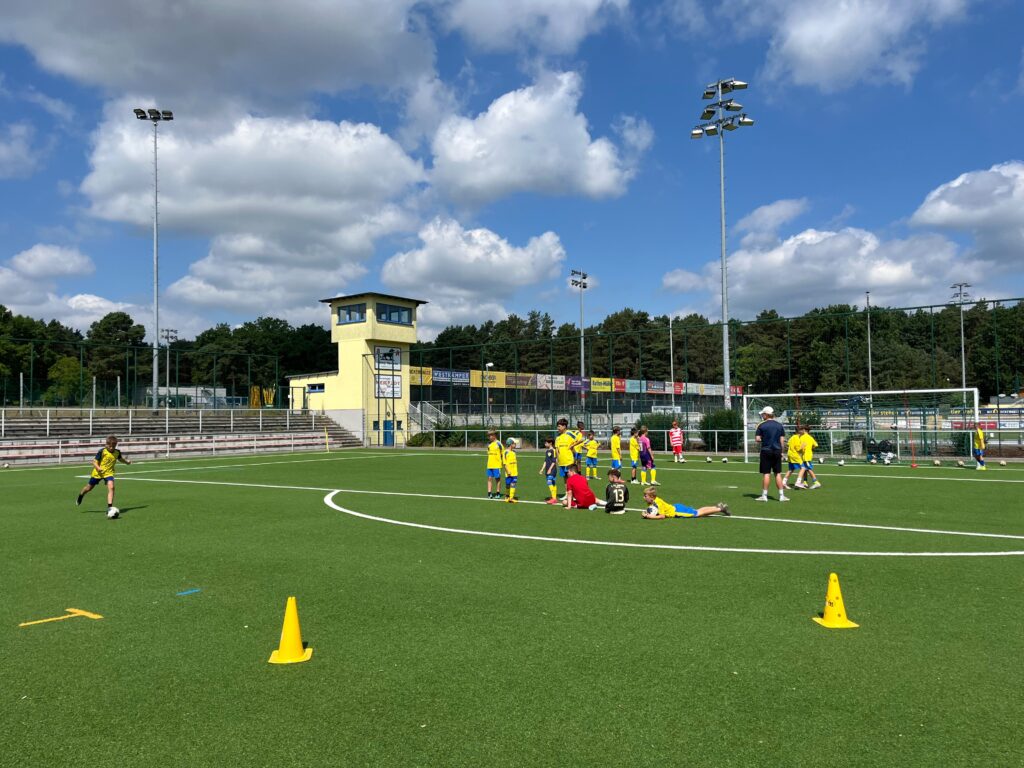 Erfolgreiche vierte Auflage des FSV-Feriencamps ausgebucht 41 Erfolgreiche vierte Auflage des FSV-Feriencamps ausgebucht 41