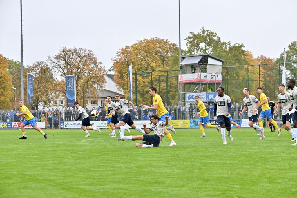 Trotz ansprechender Leistung auch im 17. Duell keine Punkte gegen den FC Carl Zeiss Jena 18 Trotz ansprechender Leistung auch im 17. Duell keine Punkte gegen den FC Carl Zeiss Jena 18