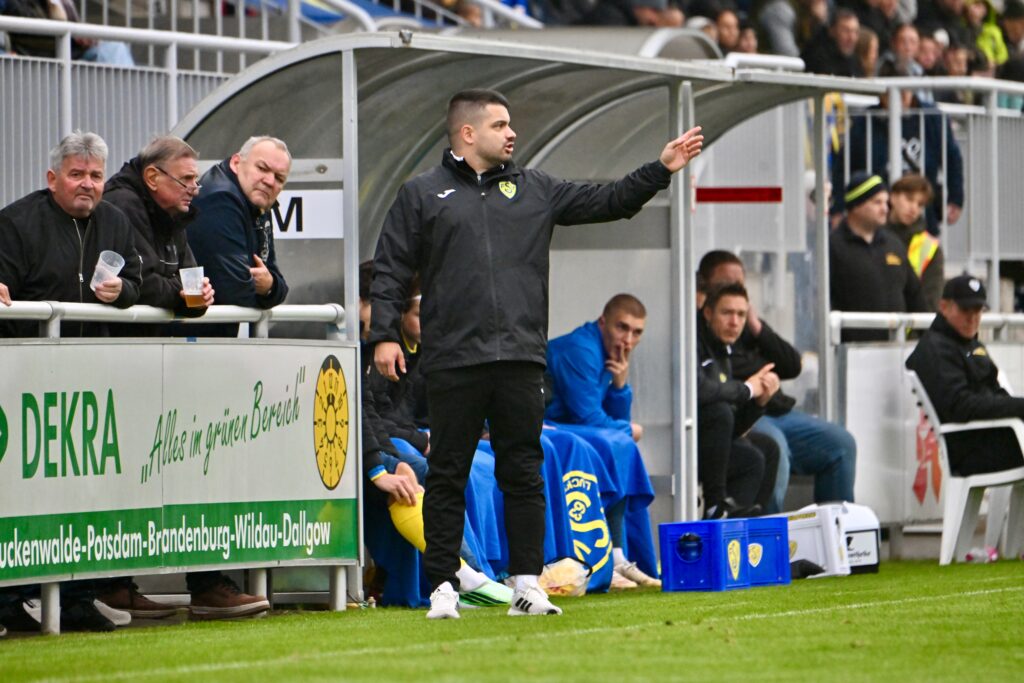 Trotz ansprechender Leistung auch im 17. Duell keine Punkte gegen den FC Carl Zeiss Jena 21 Trotz ansprechender Leistung auch im 17. Duell keine Punkte gegen den FC Carl Zeiss Jena 21
