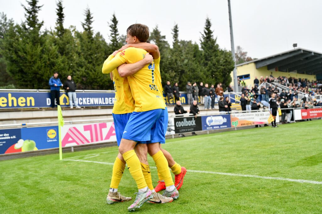 Trotz ansprechender Leistung auch im 17. Duell keine Punkte gegen den FC Carl Zeiss Jena 34 Trotz ansprechender Leistung auch im 17. Duell keine Punkte gegen den FC Carl Zeiss Jena 34