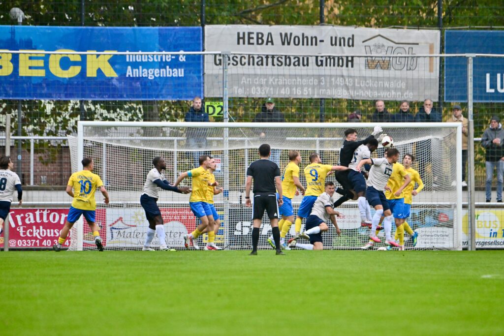 Trotz ansprechender Leistung auch im 17. Duell keine Punkte gegen den FC Carl Zeiss Jena 38 Trotz ansprechender Leistung auch im 17. Duell keine Punkte gegen den FC Carl Zeiss Jena 38