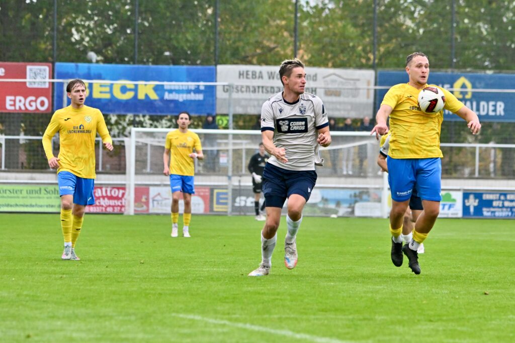 Trotz ansprechender Leistung auch im 17. Duell keine Punkte gegen den FC Carl Zeiss Jena 39 Trotz ansprechender Leistung auch im 17. Duell keine Punkte gegen den FC Carl Zeiss Jena 39