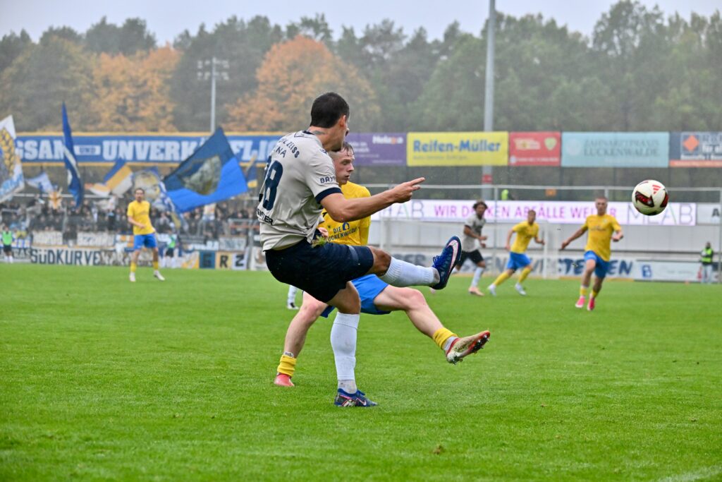 Trotz ansprechender Leistung auch im 17. Duell keine Punkte gegen den FC Carl Zeiss Jena 60 Trotz ansprechender Leistung auch im 17. Duell keine Punkte gegen den FC Carl Zeiss Jena 60