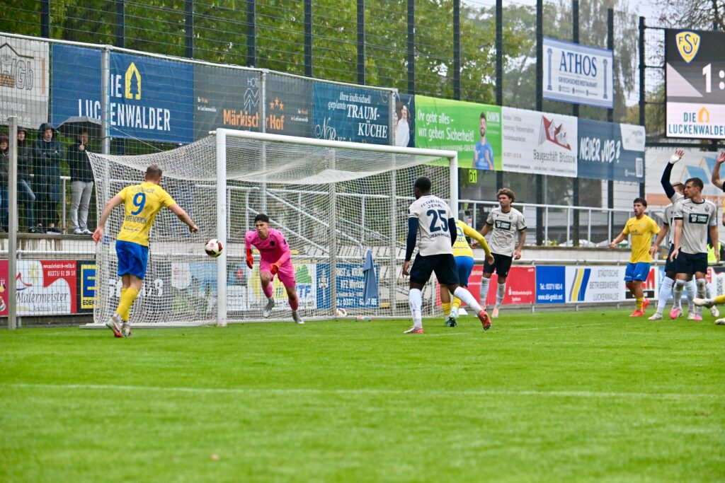 Trotz ansprechender Leistung auch im 17. Duell keine Punkte gegen den FC Carl Zeiss Jena 65 Trotz ansprechender Leistung auch im 17. Duell keine Punkte gegen den FC Carl Zeiss Jena 65