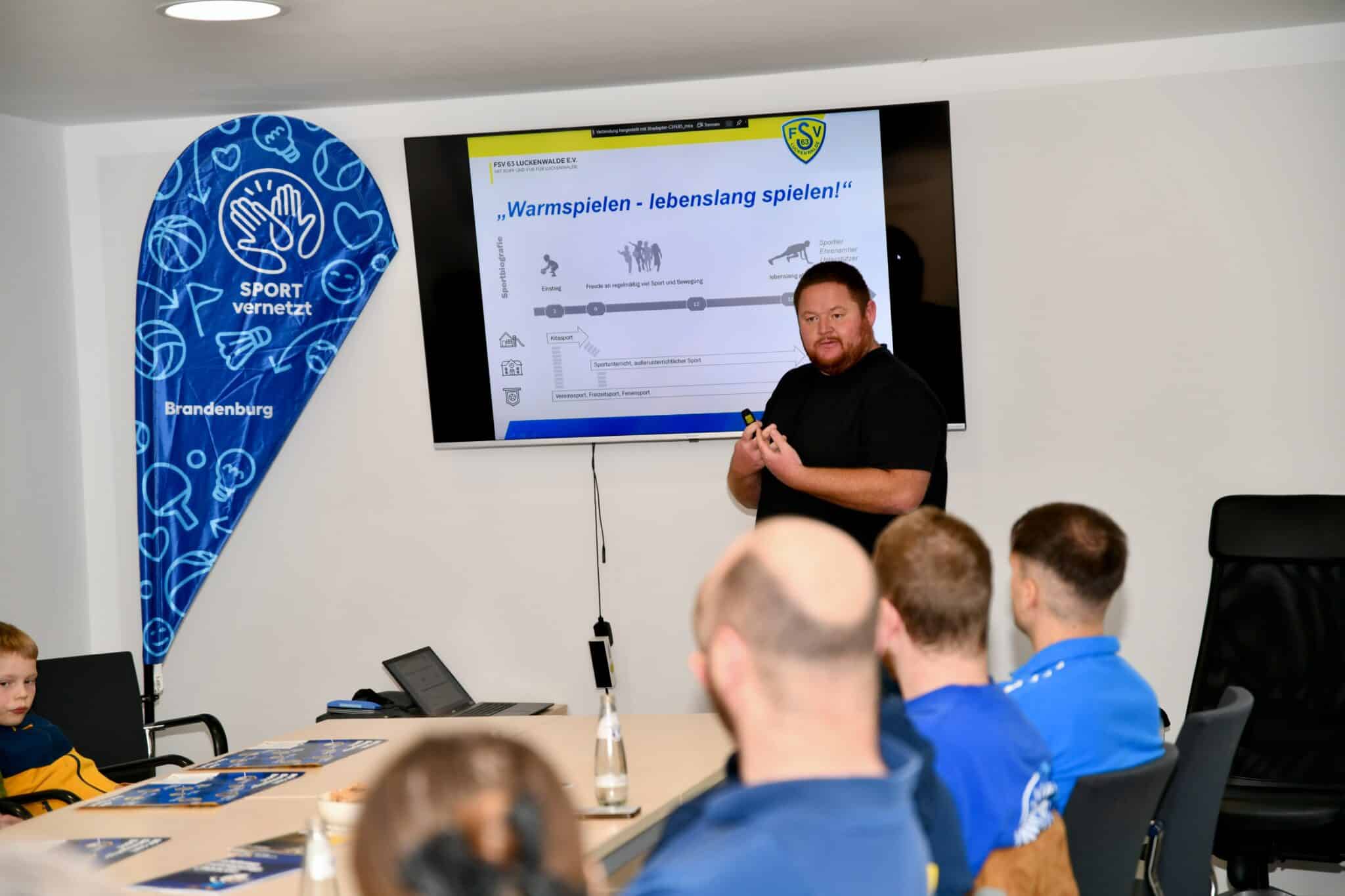 Start für SPORT VERNETZT und die Dachmarke PELIKAN-BANDE 13