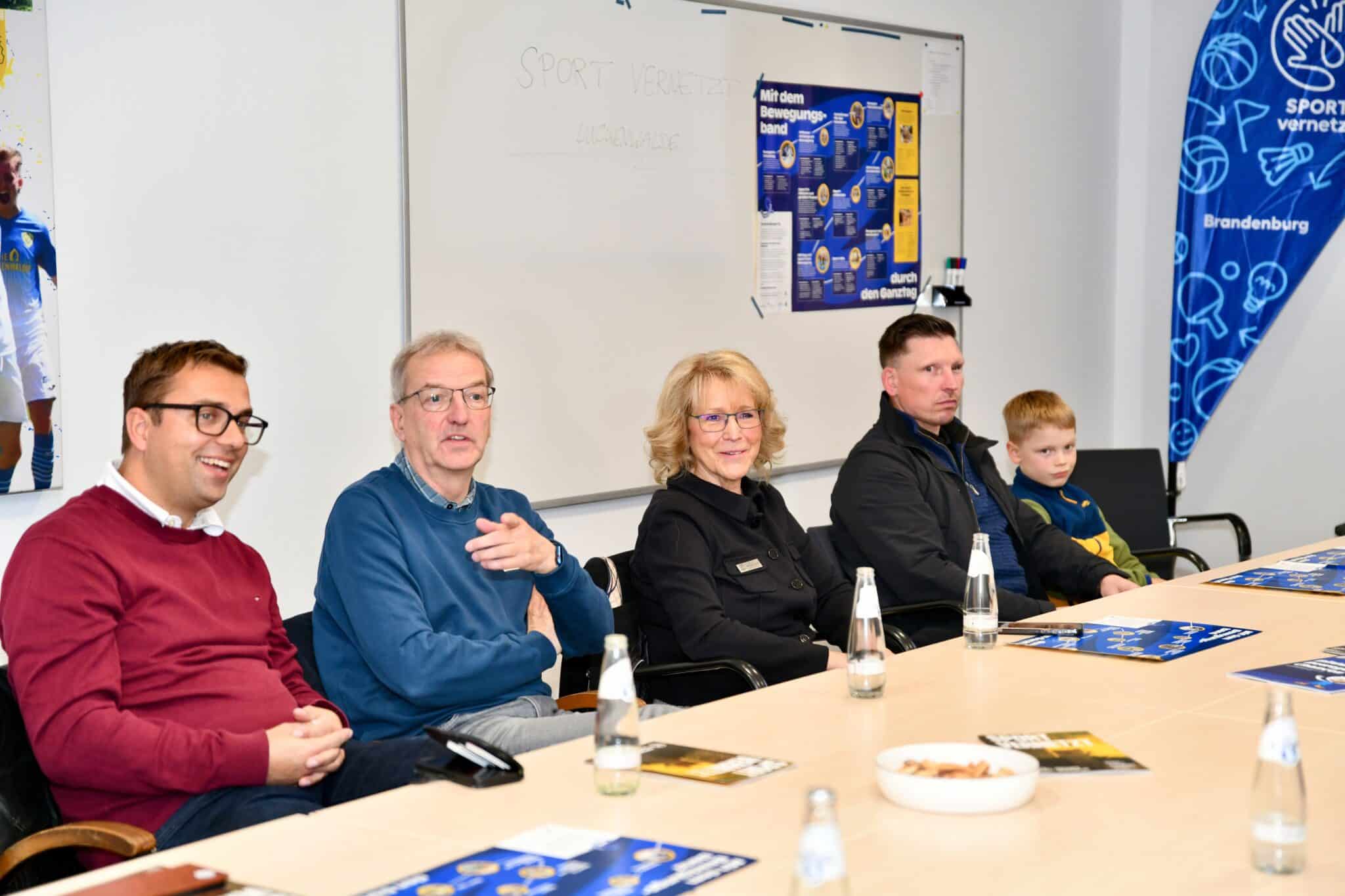 Start für SPORT VERNETZT und die Dachmarke PELIKAN-BANDE 19