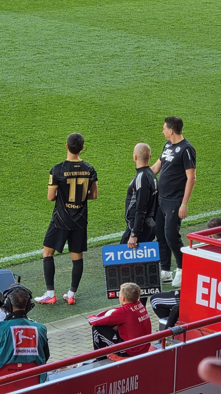 Die ersten Bundesliga-Minuten für Frederik Schmahl 1